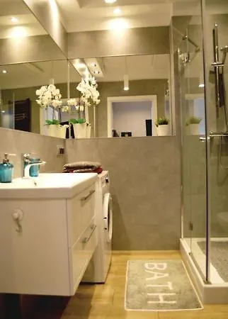 דירה Two Towers Old Town Apartments-city Center-by The River-observation Terrance On The Roof-free Parking